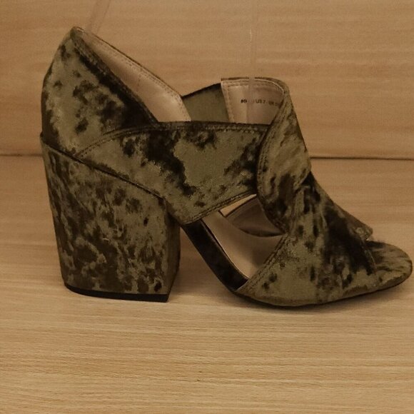 Cabi Green Velvet Block Heel Open Toe Shoes 7 - Picture 1 of 9